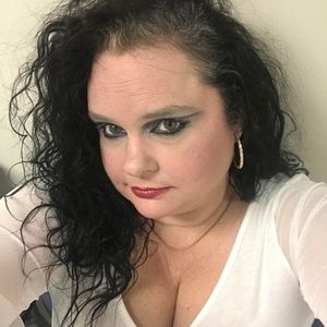 Meet your Posher, Adrienne